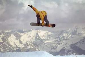 Snowboard conqueres mt.Elbrus slopes  (c) Paul Miller