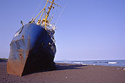 A ship lost on the beach of the Pacific