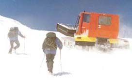 The snowcat going up to the Pastukhov Rocks